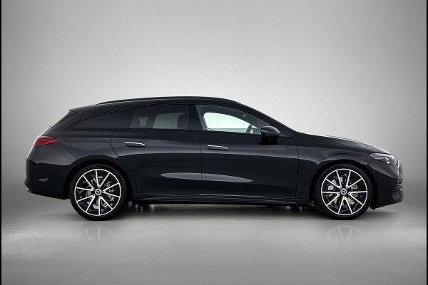 Mercedes-Benz CLA-Klasse Shooting Brake 200 Business Solution AMG | Premium pakket | Nightpakket | Parkeerpakket | Trekhaak | Vast panoramadak | Massage functie | 19" vijf dubbelspaaks lichtmetalen AMG-velgen |
