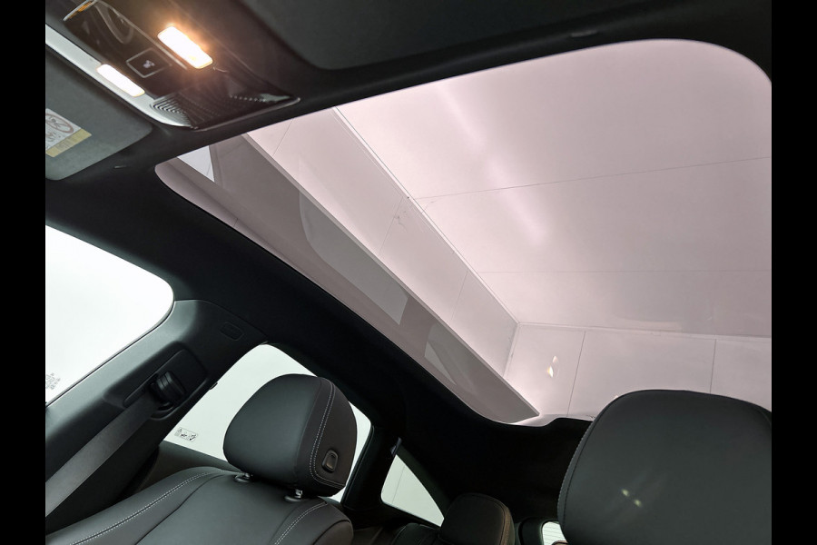 Mercedes-Benz CLA-Klasse Shooting Brake 200 Business Solution AMG | Premium pakket | Nightpakket | Parkeerpakket | Trekhaak | Vast panoramadak | Massage functie | 19" vijf dubbelspaaks lichtmetalen AMG-velgen |