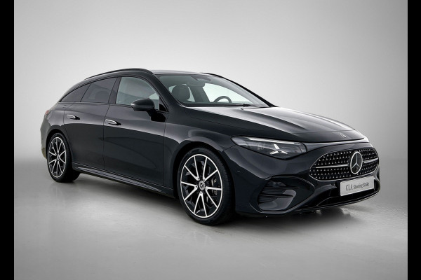 Mercedes-Benz CLA-Klasse Shooting Brake 200 Business Solution AMG | Premium pakket | Nightpakket | Parkeerpakket | Trekhaak | Vast panoramadak | Massage functie | 19" vijf dubbelspaaks lichtmetalen AMG-velgen |