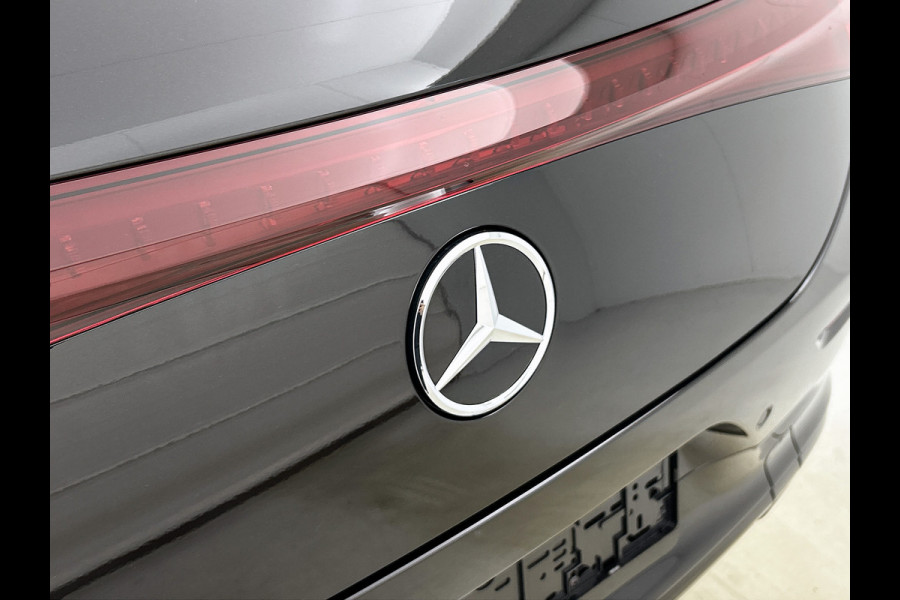 Mercedes-Benz CLA-Klasse Shooting Brake 200 Business Solution AMG | Premium pakket | Nightpakket | Parkeerpakket | Trekhaak | Vast panoramadak | Massage functie | 19" vijf dubbelspaaks lichtmetalen AMG-velgen |