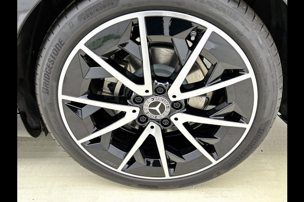 Mercedes-Benz CLA-Klasse Shooting Brake 200 Business Solution AMG | Premium pakket | Nightpakket | Parkeerpakket | Trekhaak | Vast panoramadak | Massage functie | 19" vijf dubbelspaaks lichtmetalen AMG-velgen |