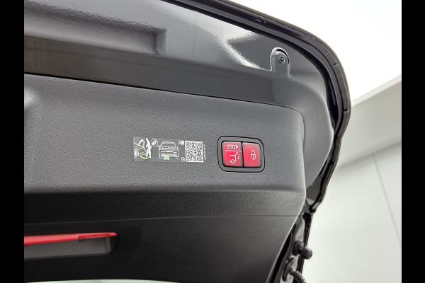 Mercedes-Benz CLA-Klasse Shooting Brake 200 Business Solution AMG | Premium pakket | Nightpakket | Parkeerpakket | Trekhaak | Vast panoramadak | Massage functie | 19" vijf dubbelspaaks lichtmetalen AMG-velgen |
