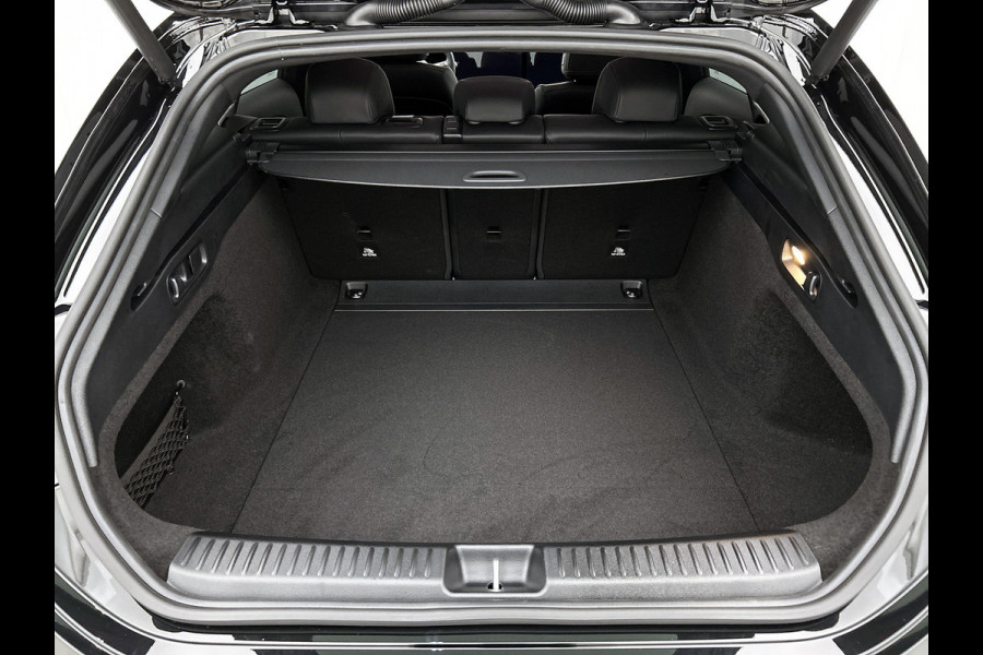 Mercedes-Benz CLA-Klasse Shooting Brake 200 Business Solution AMG | Premium pakket | Nightpakket | Parkeerpakket | Trekhaak | Vast panoramadak | Massage functie | 19" vijf dubbelspaaks lichtmetalen AMG-velgen |
