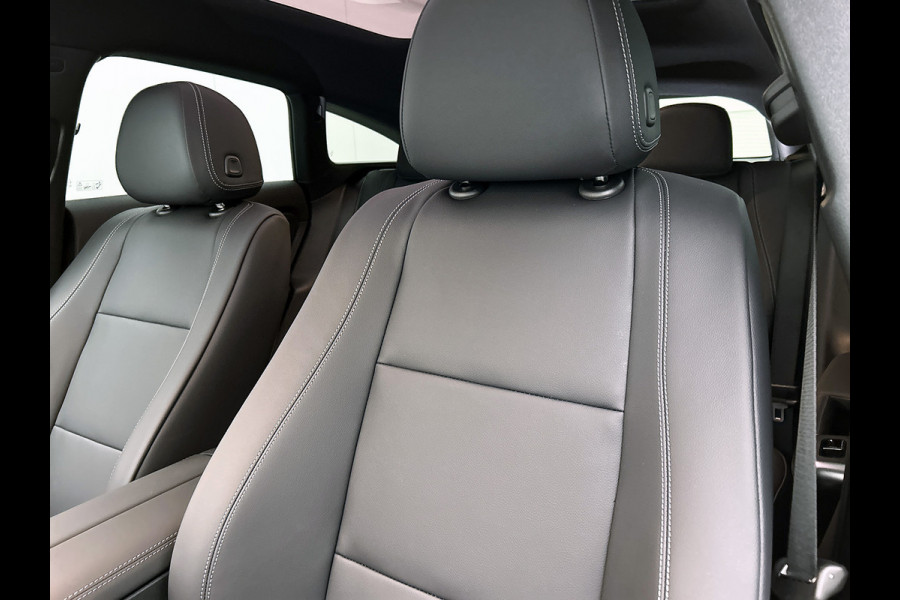 Mercedes-Benz CLA-Klasse Shooting Brake 200 Business Solution AMG | Premium pakket | Nightpakket | Parkeerpakket | Trekhaak | Vast panoramadak | Massage functie | 19" vijf dubbelspaaks lichtmetalen AMG-velgen |