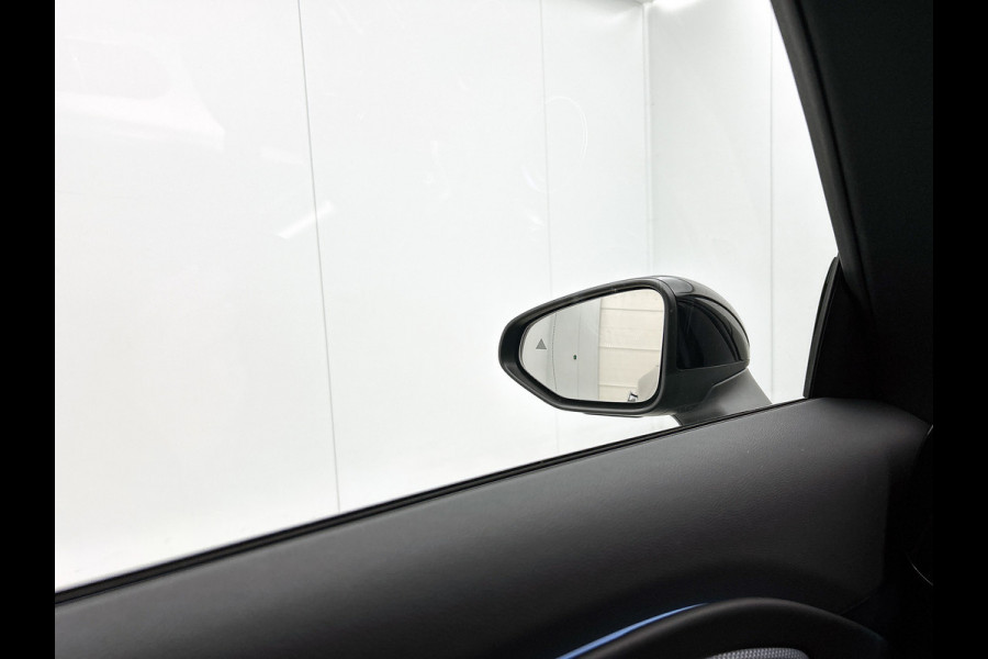 Mercedes-Benz CLA-Klasse Shooting Brake 200 Business Solution AMG | Premium pakket | Nightpakket | Parkeerpakket | Trekhaak | Vast panoramadak | Massage functie | 19" vijf dubbelspaaks lichtmetalen AMG-velgen |