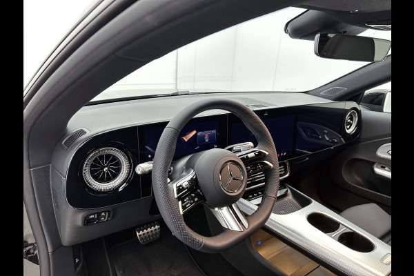 Mercedes-Benz CLA-Klasse Shooting Brake 200 Business Solution AMG | Premium pakket | Nightpakket | Parkeerpakket | Trekhaak | Vast panoramadak | Massage functie | 19" vijf dubbelspaaks lichtmetalen AMG-velgen |