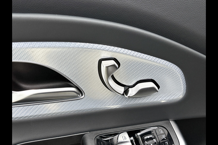 Mercedes-Benz CLA-Klasse Shooting Brake 200 Business Solution AMG | Premium pakket | Nightpakket | Parkeerpakket | Trekhaak | Vast panoramadak | Massage functie | 19" vijf dubbelspaaks lichtmetalen AMG-velgen |