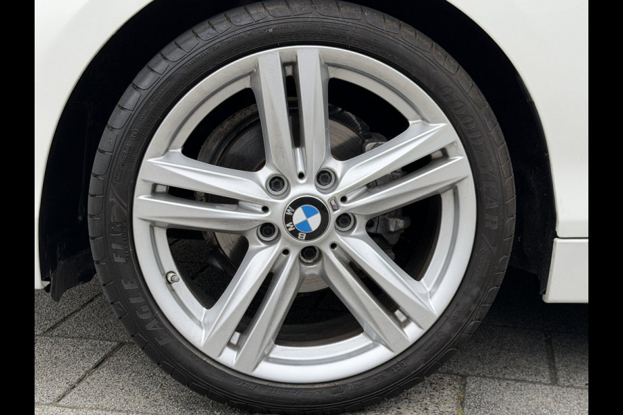 BMW 1-serie 118i 5Drs - 47.000 KM I Navigatie / Apple CarPlay I Airco I LED I PDC I Sport velgen I Dealer onderhouden