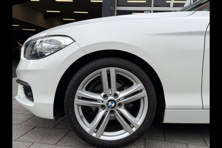 BMW 1-serie 118i 5Drs - 47.000 KM I Navigatie / Apple CarPlay I Airco I LED I PDC I Sport velgen I Dealer onderhouden