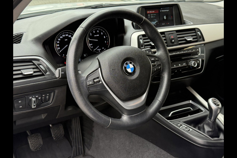 BMW 1-serie 118i 5Drs - 47.000 KM I Navigatie / Apple CarPlay I Airco I LED I PDC I Sport velgen I Dealer onderhouden