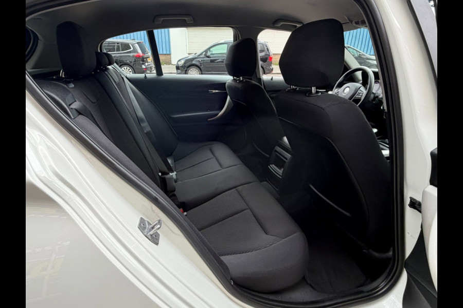 BMW 1-serie 118i 5Drs - 47.000 KM I Navigatie / Apple CarPlay I Airco I LED I PDC I Sport velgen I Dealer onderhouden