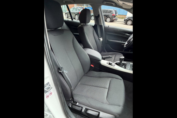 BMW 1-serie 118i 5Drs - 47.000 KM I Navigatie / Apple CarPlay I Airco I LED I PDC I Sport velgen I Dealer onderhouden