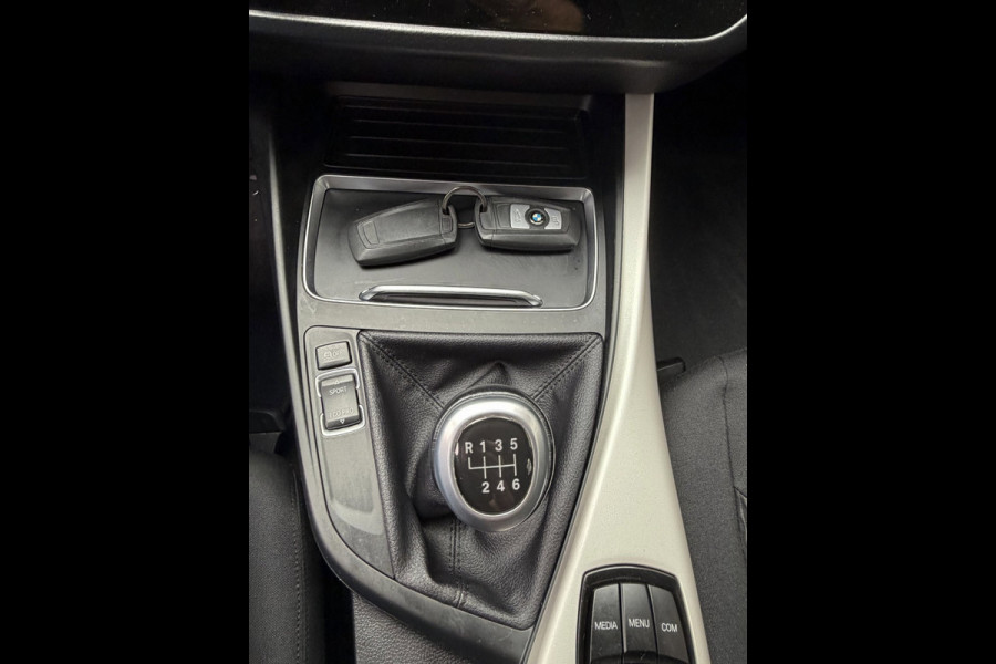 BMW 1-serie 118i 5Drs - 47.000 KM I Navigatie / Apple CarPlay I Airco I LED I PDC I Sport velgen I Dealer onderhouden
