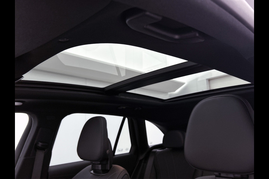 Mercedes-Benz GLC 400e 4MATIC Business Solution AMG | Premium Plus | Winterpakket | Techniekpakket | Nightpakket | Rijassistentiepakket Plus | Trekhaak | 20 inch vijfspaaks lichtmetalen AMG-velgen | Treeplanken in aluminiumlook |