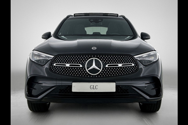 Mercedes-Benz GLC 400e 4MATIC Business Solution AMG | Premium Plus | Winterpakket | Techniekpakket | Nightpakket | Rijassistentiepakket Plus | Trekhaak | 20 inch vijfspaaks lichtmetalen AMG-velgen | Treeplanken in aluminiumlook |
