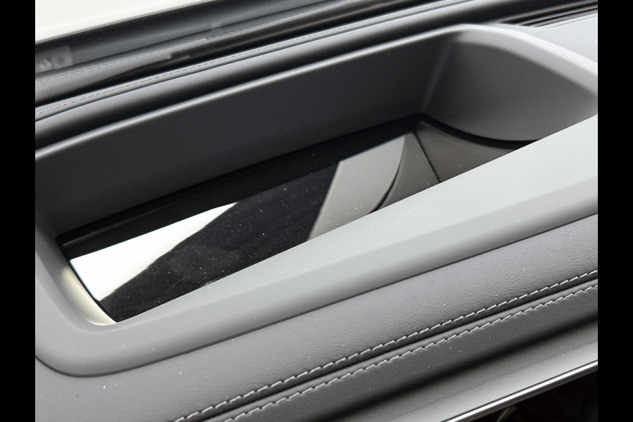 Mercedes-Benz GLC 400e 4MATIC Business Solution AMG | Premium Plus | Winterpakket | Techniekpakket | Nightpakket | Rijassistentiepakket Plus | Trekhaak | 20 inch vijfspaaks lichtmetalen AMG-velgen | Treeplanken in aluminiumlook |