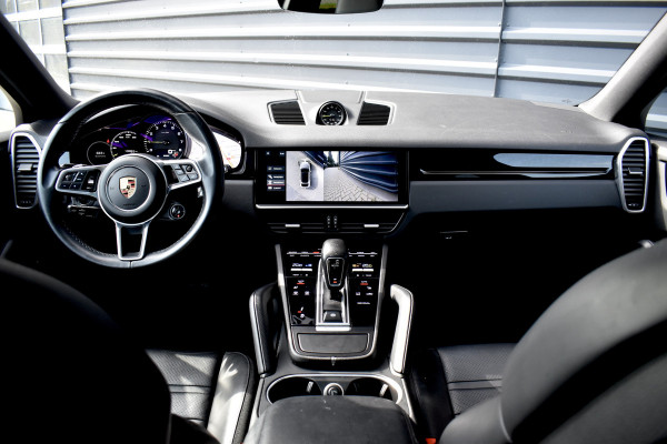 Porsche Cayenne Coupé 3.0 E-Hybrid 462pk Sport Chrono | Pano | 360 Camera | 21'' Wielen | Luchtvering | Stuurverwarming |  Stoel + Achterbankverwarming | LED Achterlichten donker |