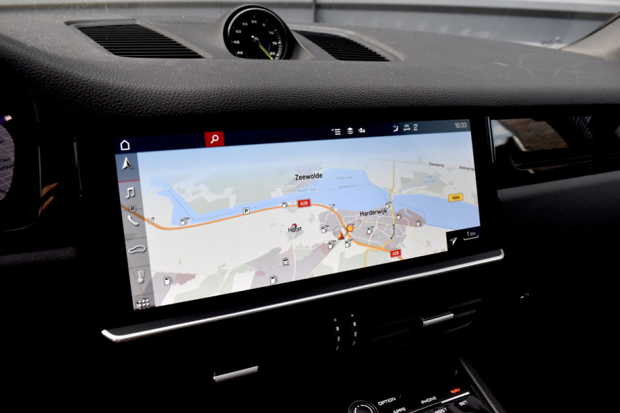 Porsche Cayenne Coupé 3.0 E-Hybrid 462pk Sport Chrono | Pano | 360 Camera | 21'' Wielen | Luchtvering | Stuurverwarming |  Stoel + Achterbankverwarming | LED Achterlichten donker |
