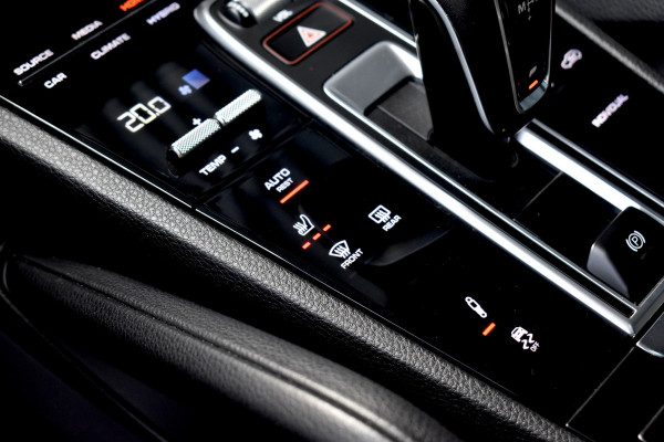 Porsche Cayenne Coupé 3.0 E-Hybrid 462pk Sport Chrono | Pano | 360 Camera | 21'' Wielen | Luchtvering | Stuurverwarming |  Stoel + Achterbankverwarming | LED Achterlichten donker |