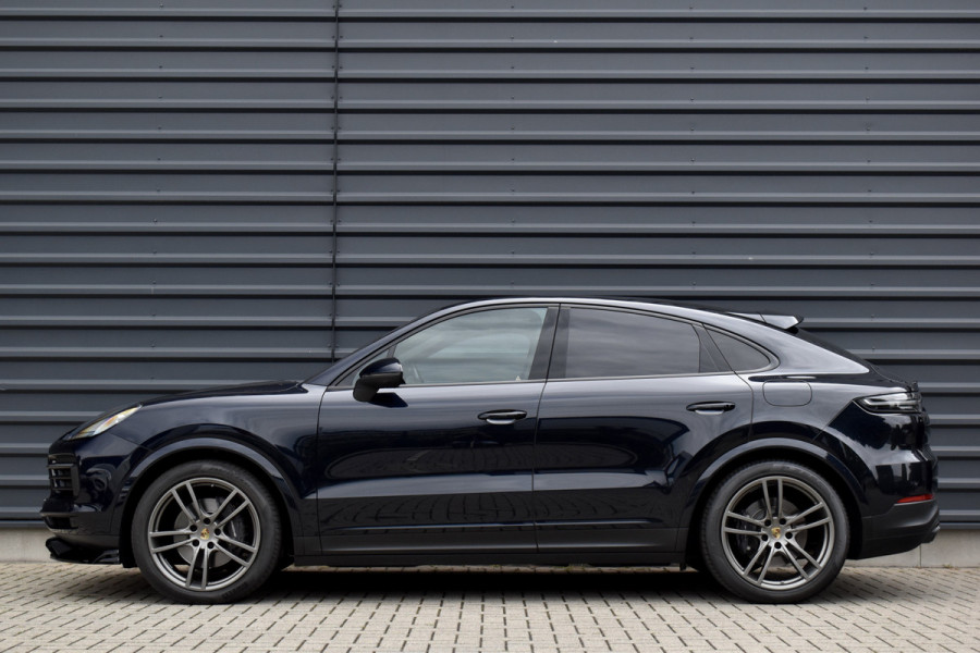 Porsche Cayenne Coupé 3.0 E-Hybrid 462pk Sport Chrono | Pano | 360 Camera | 21'' Wielen | Luchtvering | Stuurverwarming |  Stoel + Achterbankverwarming | LED Achterlichten donker |