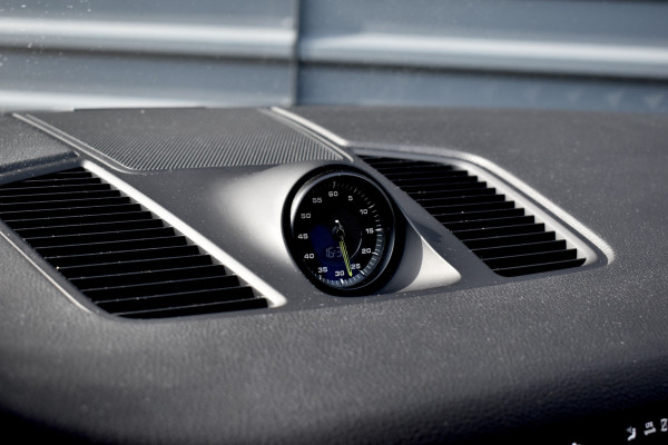 Porsche Cayenne Coupé 3.0 E-Hybrid 462pk Sport Chrono | Pano | 360 Camera | 21'' Wielen | Luchtvering | Stuurverwarming |  Stoel + Achterbankverwarming | LED Achterlichten donker |