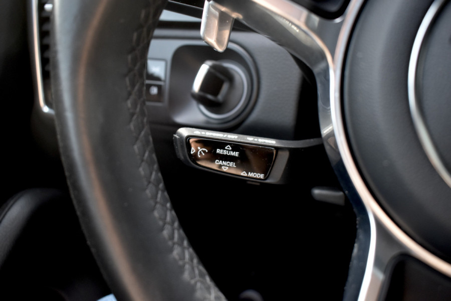 Porsche Cayenne Coupé 3.0 E-Hybrid 462pk Sport Chrono | Pano | 360 Camera | 21'' Wielen | Luchtvering | Stuurverwarming |  Stoel + Achterbankverwarming | LED Achterlichten donker |