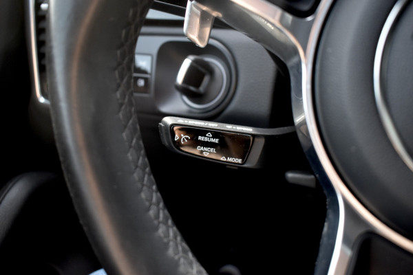 Porsche Cayenne Coupé 3.0 E-Hybrid 462pk Sport Chrono | Pano | 360 Camera | 21'' Wielen | Luchtvering | Stuurverwarming |  Stoel + Achterbankverwarming | LED Achterlichten donker |