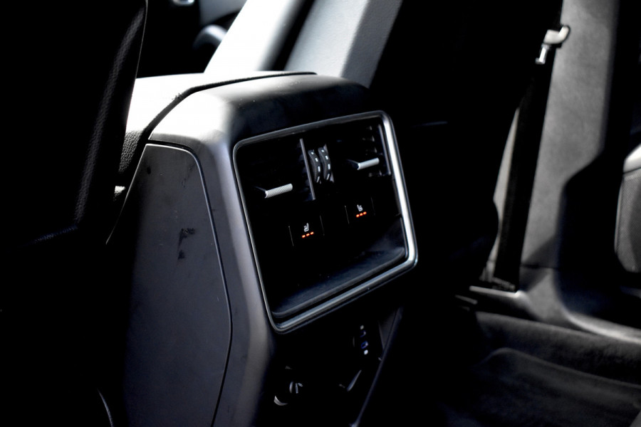 Porsche Cayenne Coupé 3.0 E-Hybrid 462pk Sport Chrono | Pano | 360 Camera | 21'' Wielen | Luchtvering | Stuurverwarming |  Stoel + Achterbankverwarming | LED Achterlichten donker |