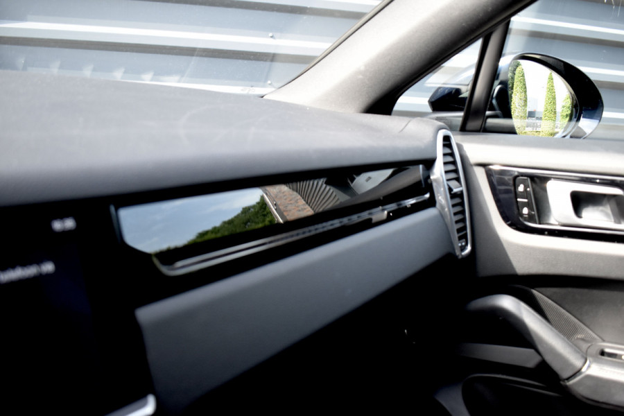 Porsche Cayenne Coupé 3.0 E-Hybrid 462pk Sport Chrono | Pano | 360 Camera | 21'' Wielen | Luchtvering | Stuurverwarming |  Stoel + Achterbankverwarming | LED Achterlichten donker |
