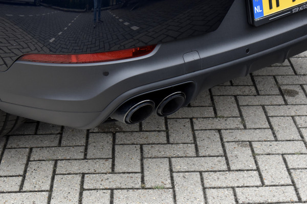 Porsche Cayenne Coupé 3.0 E-Hybrid 462pk Sport Chrono | Pano | 360 Camera | 21'' Wielen | Luchtvering | Stuurverwarming |  Stoel + Achterbankverwarming | LED Achterlichten donker |