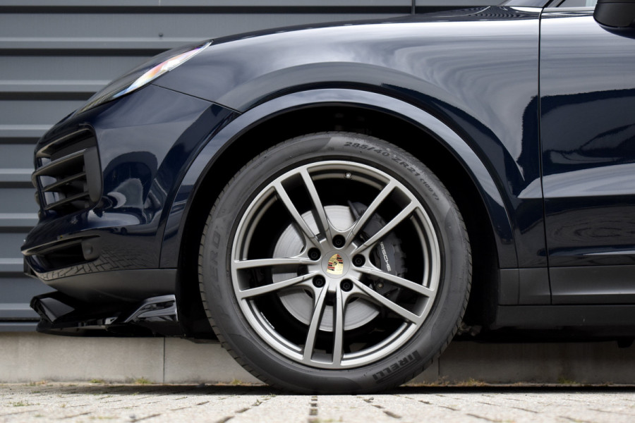 Porsche Cayenne Coupé 3.0 E-Hybrid 462pk Sport Chrono | Pano | 360 Camera | 21'' Wielen | Luchtvering | Stuurverwarming |  Stoel + Achterbankverwarming | LED Achterlichten donker |