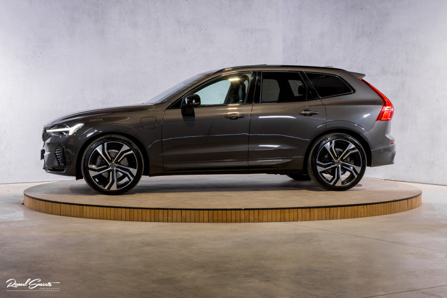 Volvo XC60 2.0 T8 Plug-in hybrid AWD R-Design | Luchtvering | Zwenkbare trekhaak | Panoramadak | Memory | Harman Kardon |