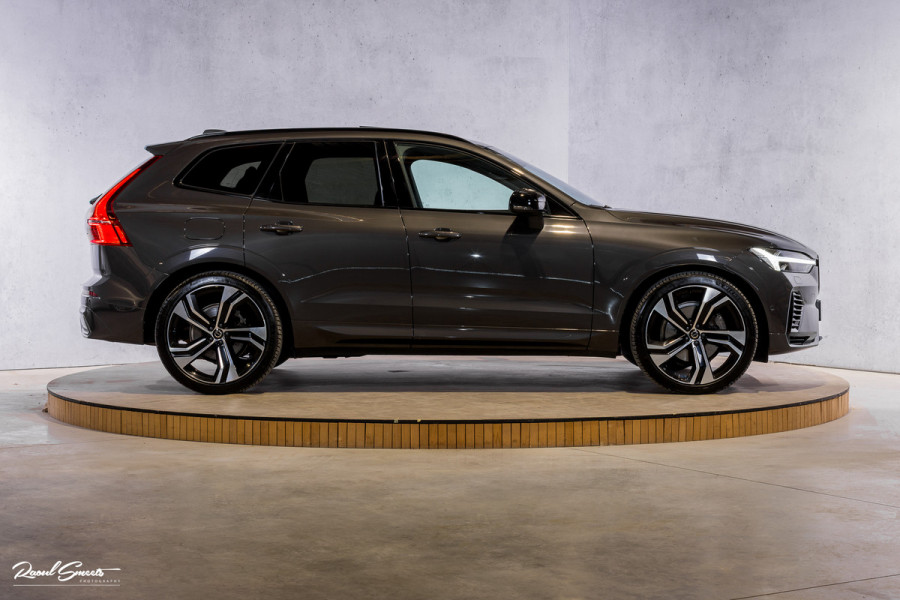 Volvo XC60 2.0 T8 Plug-in hybrid AWD R-Design | Luchtvering | Zwenkbare trekhaak | Panoramadak | Memory | Harman Kardon |