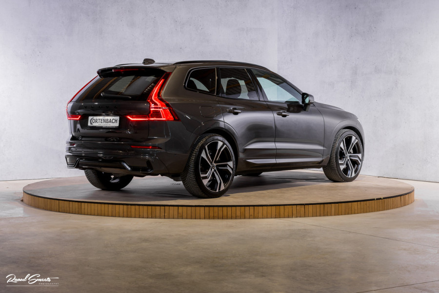 Volvo XC60 2.0 T8 Plug-in hybrid AWD R-Design | Luchtvering | Zwenkbare trekhaak | Panoramadak | Memory | Harman Kardon |