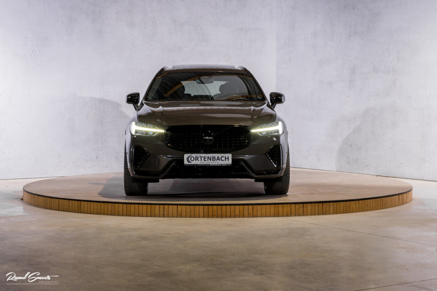 Volvo XC60 2.0 T8 Plug-in hybrid AWD R-Design | Luchtvering | Zwenkbare trekhaak | Panoramadak | Memory | Harman Kardon |