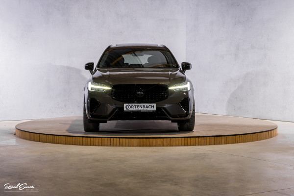 Volvo XC60 2.0 T8 Plug-in hybrid AWD R-Design | Luchtvering | Zwenkbare trekhaak | Panoramadak | Memory | Harman Kardon |