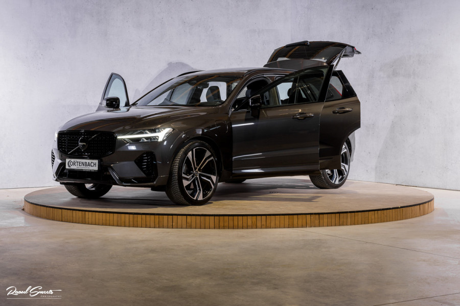 Volvo XC60 2.0 T8 Plug-in hybrid AWD R-Design | Luchtvering | Zwenkbare trekhaak | Panoramadak | Memory | Harman Kardon |