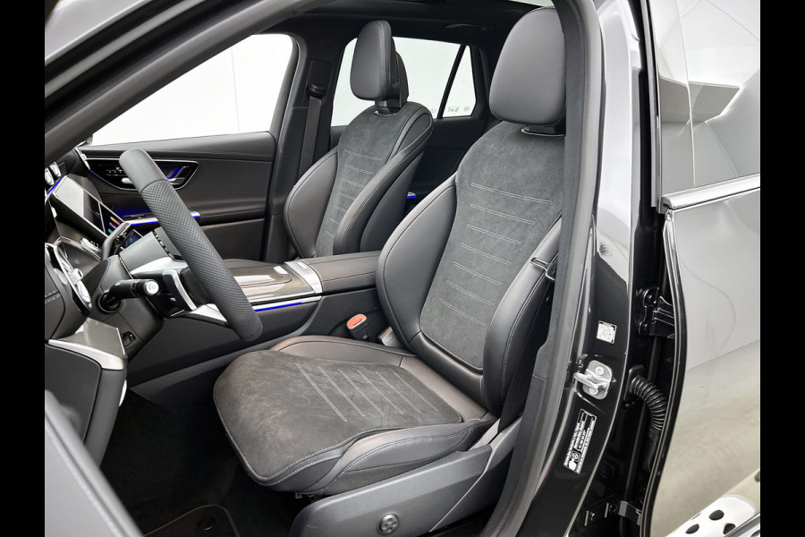 Mercedes-Benz GLC 300e 4MATIC Business Solution AMG | Advanced plus | Nightpakket | Parkeerpakket | Trekhaak | Panoramaschuifdak | 20 inch vijfspaaks lichtmetalen AMG-velgen | Treeplanken in aluminiumlook | DISTRONIC |