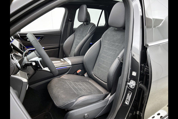 Mercedes-Benz GLC 300e 4MATIC Business Solution AMG | Advanced plus | Nightpakket | Parkeerpakket | Trekhaak | Panoramaschuifdak | 20 inch vijfspaaks lichtmetalen AMG-velgen | Treeplanken in aluminiumlook | DISTRONIC |