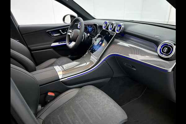 Mercedes-Benz GLC 300e 4MATIC Business Solution AMG | Advanced plus | Nightpakket | Parkeerpakket | Trekhaak | Panoramaschuifdak | 20 inch vijfspaaks lichtmetalen AMG-velgen | Treeplanken in aluminiumlook | DISTRONIC |