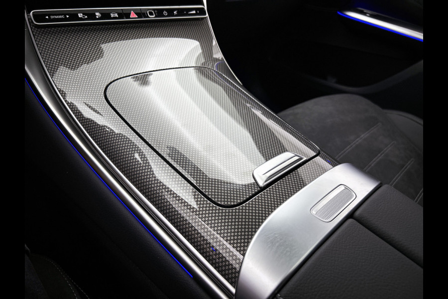 Mercedes-Benz GLC 300e 4MATIC Business Solution AMG | Advanced plus | Nightpakket | Parkeerpakket | Trekhaak | Panoramaschuifdak | 20 inch vijfspaaks lichtmetalen AMG-velgen | Treeplanken in aluminiumlook | DISTRONIC |