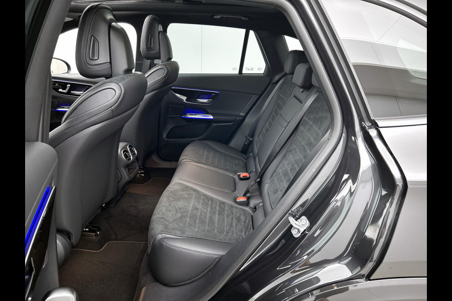 Mercedes-Benz GLC 300e 4MATIC Business Solution AMG | Advanced plus | Nightpakket | Parkeerpakket | Trekhaak | Panoramaschuifdak | 20 inch vijfspaaks lichtmetalen AMG-velgen | Treeplanken in aluminiumlook | DISTRONIC |