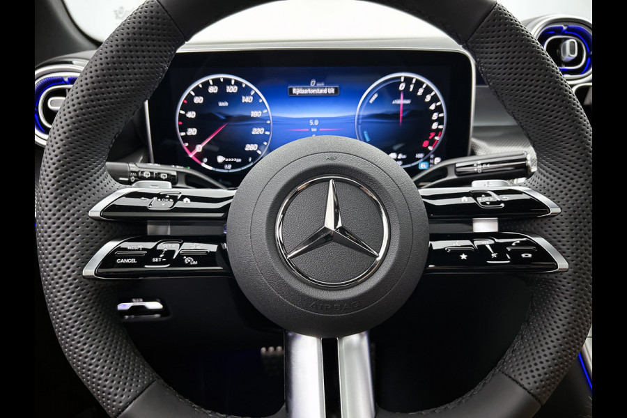 Mercedes-Benz GLC 300e 4MATIC Business Solution AMG | Advanced plus | Nightpakket | Parkeerpakket | Trekhaak | Panoramaschuifdak | 20 inch vijfspaaks lichtmetalen AMG-velgen | Treeplanken in aluminiumlook | DISTRONIC |