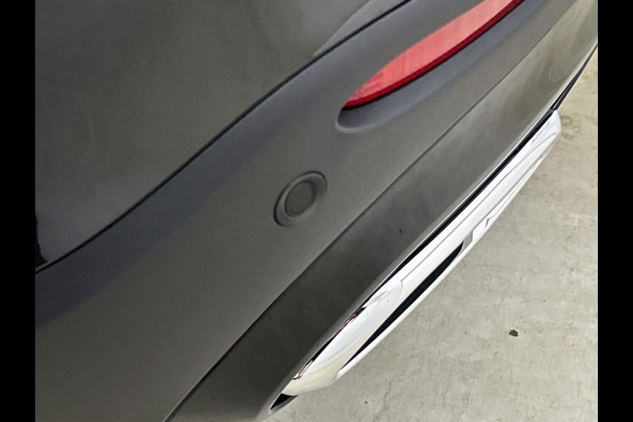 Mercedes-Benz GLC 300e 4MATIC Business Solution AMG | Advanced plus | Nightpakket | Parkeerpakket | Trekhaak | Panoramaschuifdak | 20 inch vijfspaaks lichtmetalen AMG-velgen | Treeplanken in aluminiumlook | DISTRONIC |