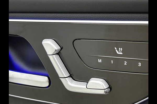 Mercedes-Benz GLC 300e 4MATIC Business Solution AMG | Advanced plus | Nightpakket | Parkeerpakket | Trekhaak | Panoramaschuifdak | 20 inch vijfspaaks lichtmetalen AMG-velgen | Treeplanken in aluminiumlook | DISTRONIC |