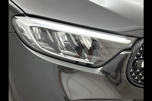 Mercedes-Benz GLC 300e 4MATIC Business Solution AMG | Advanced plus | Nightpakket | Parkeerpakket | Trekhaak | Panoramaschuifdak | 20 inch vijfspaaks lichtmetalen AMG-velgen | Treeplanken in aluminiumlook | DISTRONIC |