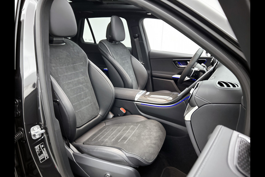 Mercedes-Benz GLC 300e 4MATIC Business Solution AMG | Advanced plus | Nightpakket | Parkeerpakket | Trekhaak | Panoramaschuifdak | 20 inch vijfspaaks lichtmetalen AMG-velgen | Treeplanken in aluminiumlook | DISTRONIC |