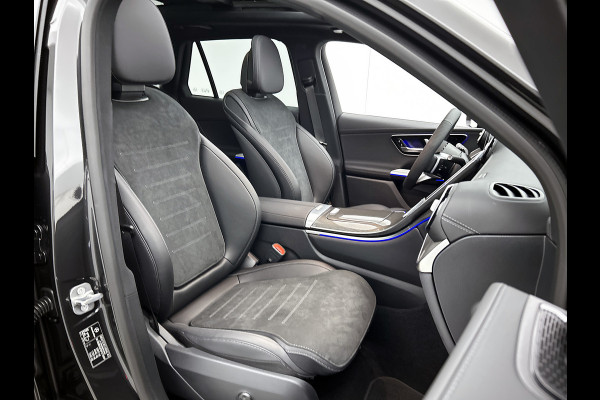 Mercedes-Benz GLC 300e 4MATIC Business Solution AMG | Advanced plus | Nightpakket | Parkeerpakket | Trekhaak | Panoramaschuifdak | 20 inch vijfspaaks lichtmetalen AMG-velgen | Treeplanken in aluminiumlook | DISTRONIC |