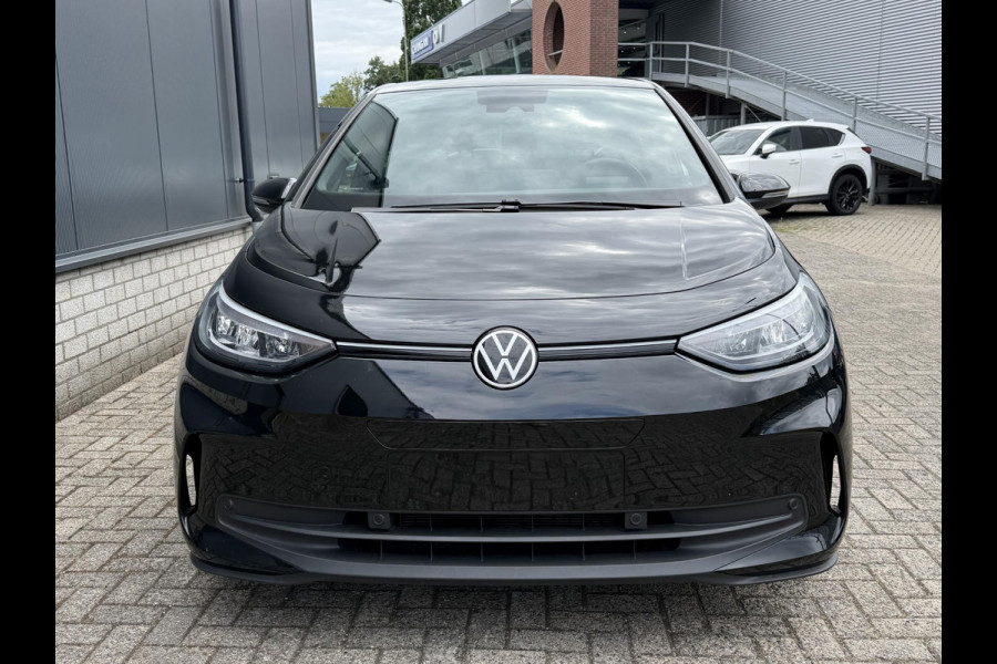 Volkswagen ID.3 Pure 52 kWh 18"/Adaptieve Cruise/Apple Carplay & Android Auto/DAB/Navigatie/Sfeerverlichting/Camera/Stuur + stoelverwarming