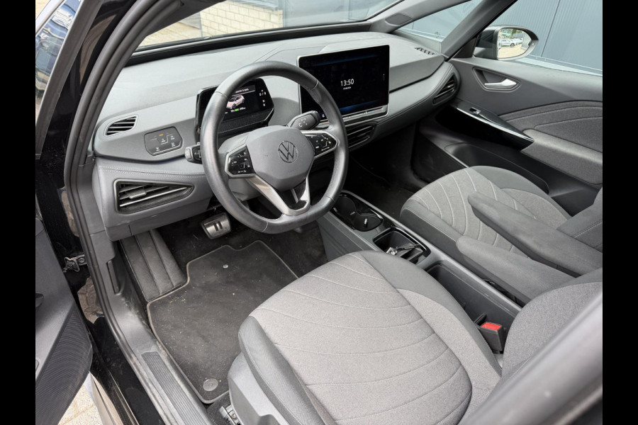 Volkswagen ID.3 Pure 52 kWh 18"/Adaptieve Cruise/Apple Carplay & Android Auto/DAB/Navigatie/Sfeerverlichting/Camera/Stuur + stoelverwarming